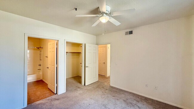 Building Photo - 4925 E Desert Cove Ave