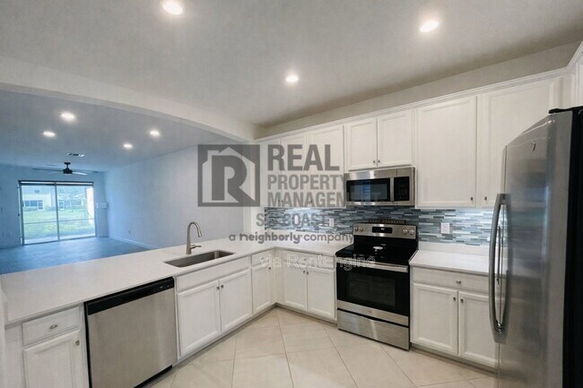 Building Photo - 2555 Vine Ave