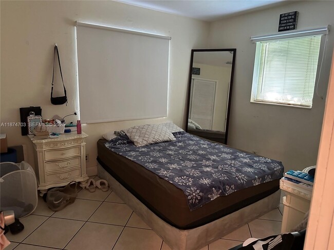 Building Photo - 1428 Hayes St