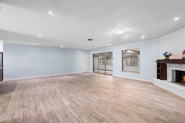 Building Photo - 10637 Deergrass Ln
