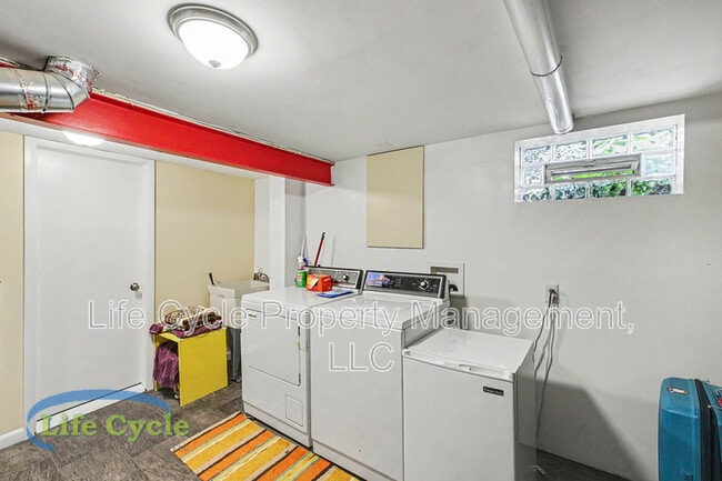 Building Photo - 2052 Collingwood Ave SW