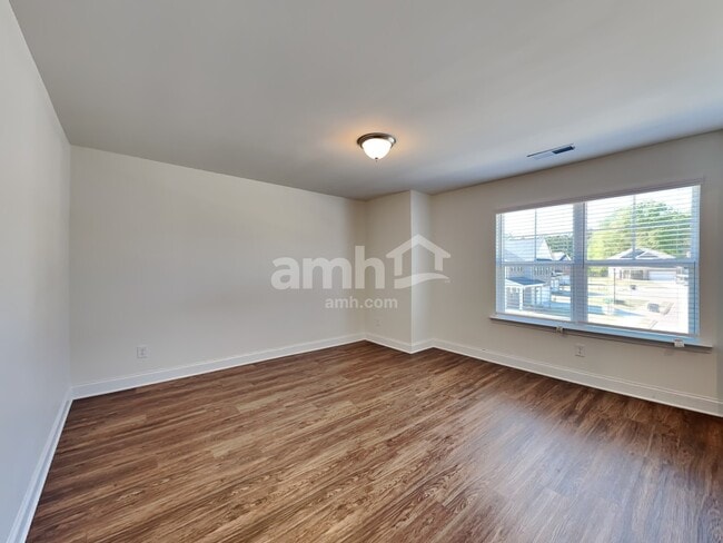 Building Photo - 504 Cash Circle