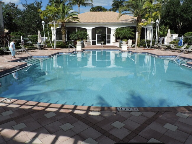 Building Photo - 730.5 Myrtlewood Cir W