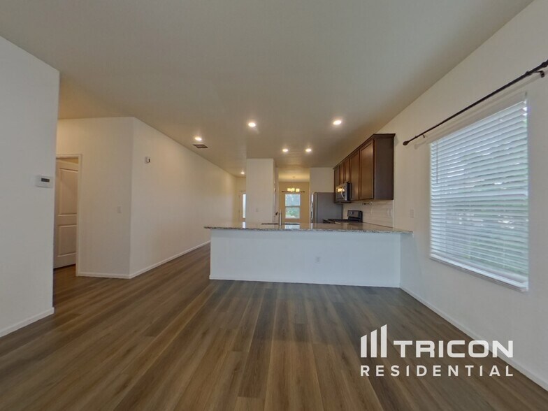 Building Photo - 7115 Shavano Cir