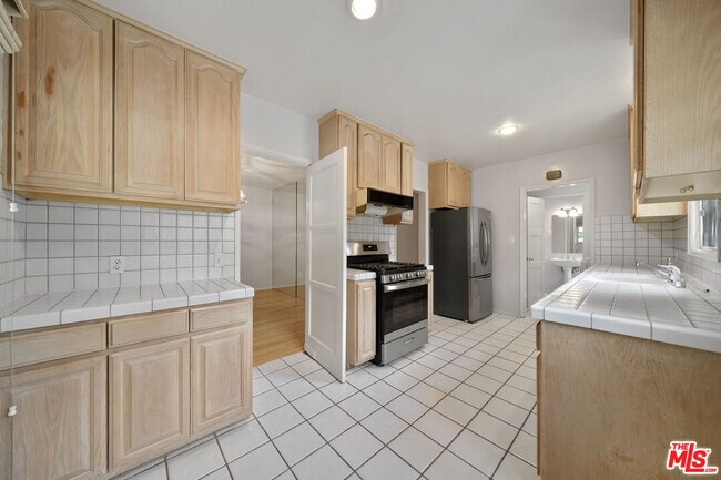 Building Photo - 10374 Ashton Ave