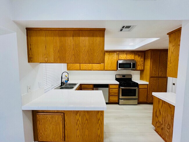 Building Photo - 1532 Michelle Ave