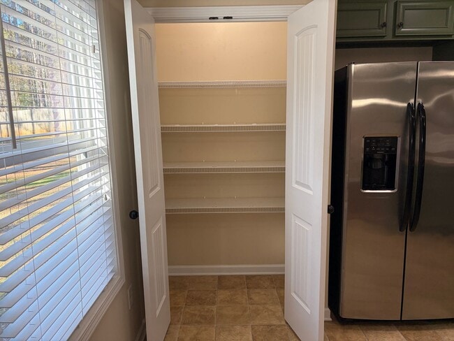 Building Photo - Beautiful Stepless Ranch