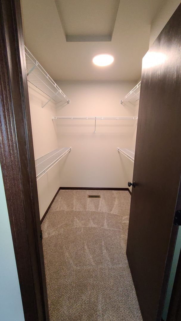 Building Photo - Modern 3 Bedroom Home with Garage & Fenced Yard for Rent!