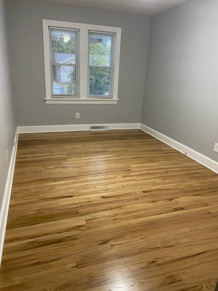 Building Photo - 174 Lakewood Dr