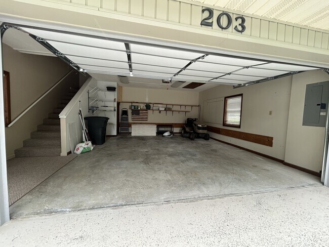 Building Photo - 203 Snead Dr