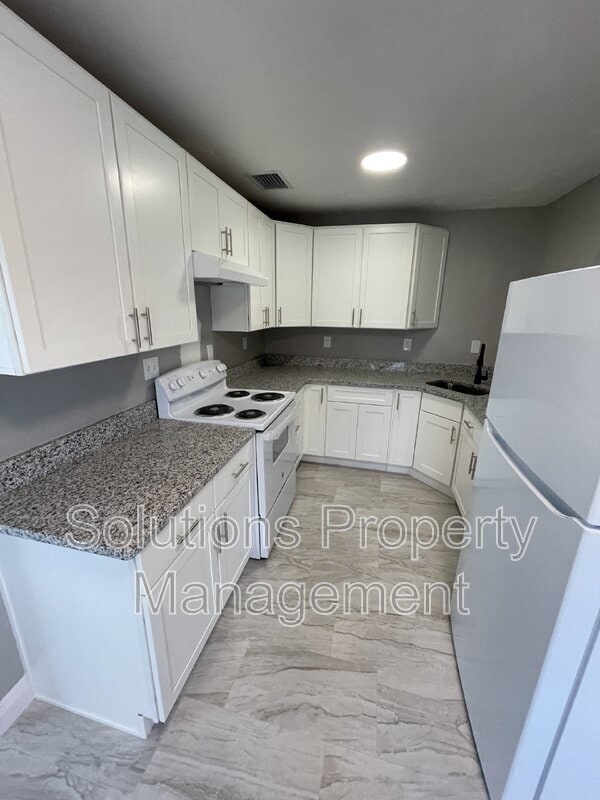 Building Photo - 2466 Pepper Ave