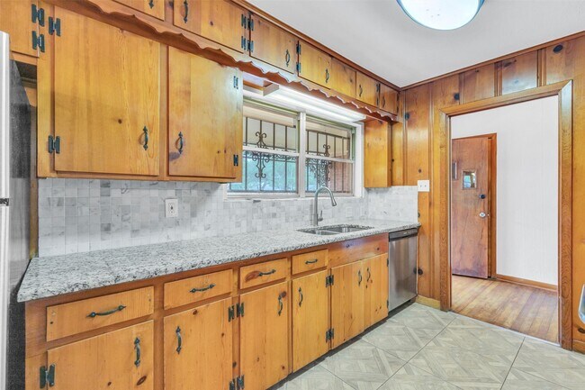 Building Photo - 1803 Sea Queen Ct