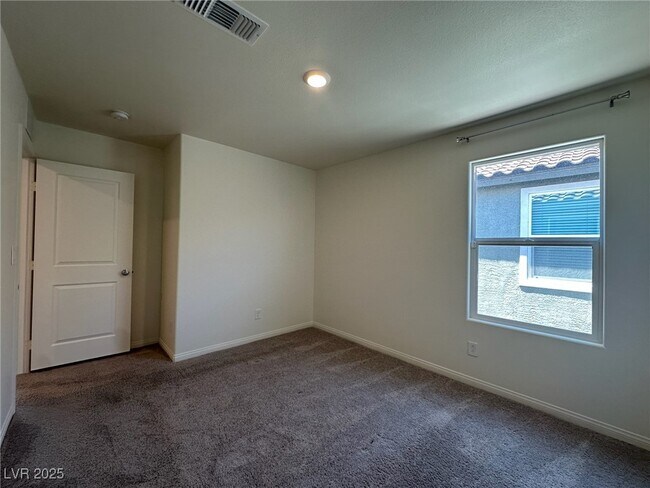 Building Photo - 6988 Sylmar Ave