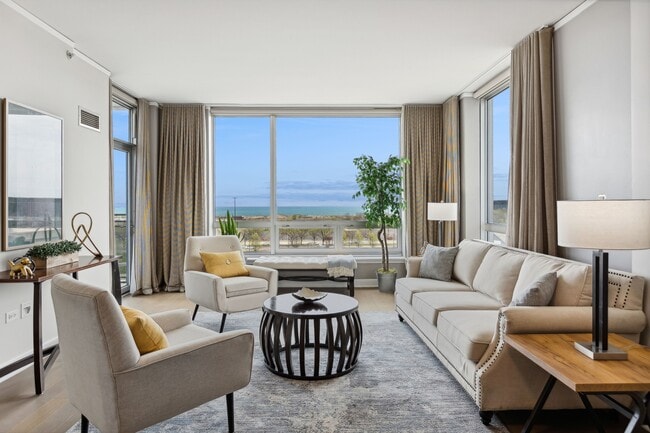 Building Photo - 1901 S Calumet Ave