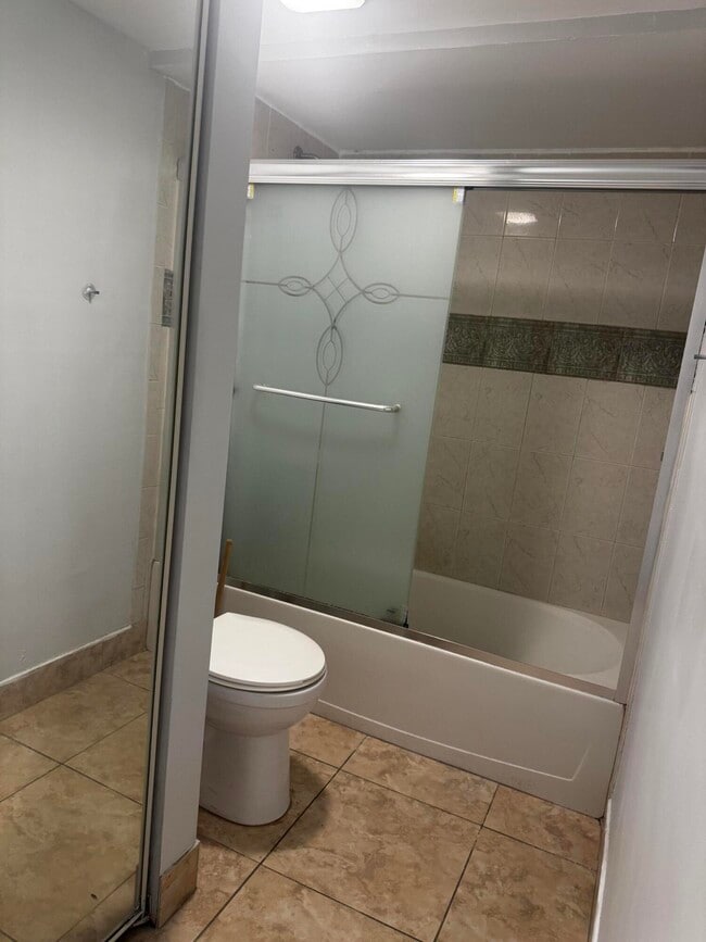 Building Photo - 417 4th Ln