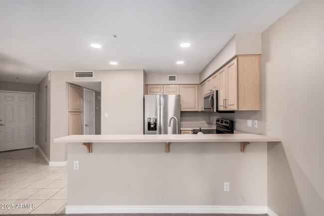 Building Photo - 10080 E Mountainview Lake Dr
