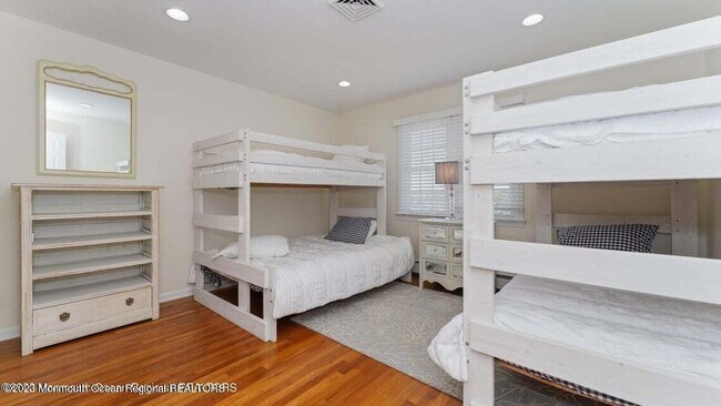 Building Photo - 308 Cove Dr