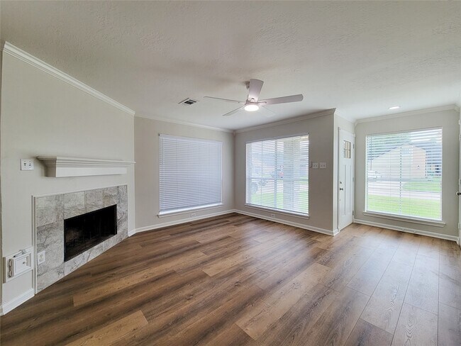 Building Photo - 3658 Villa Glen Dr