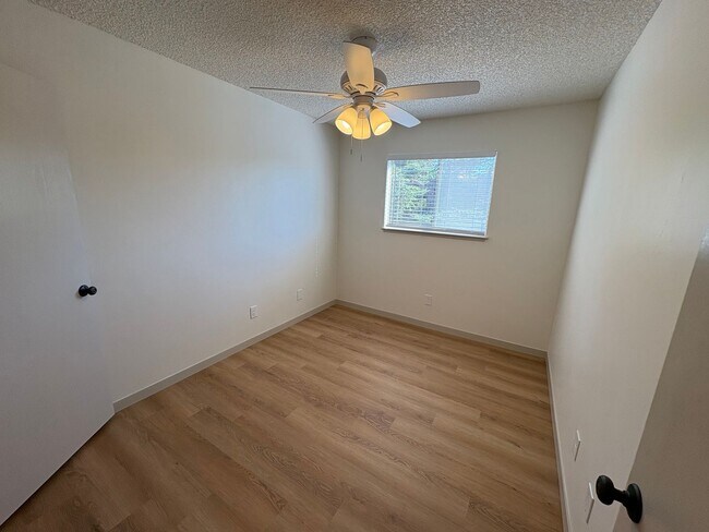 Building Photo - NewB SAC T 7558