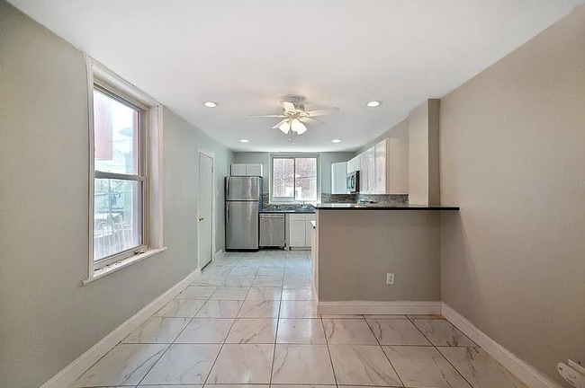 Building Photo - 6424 Carlton St