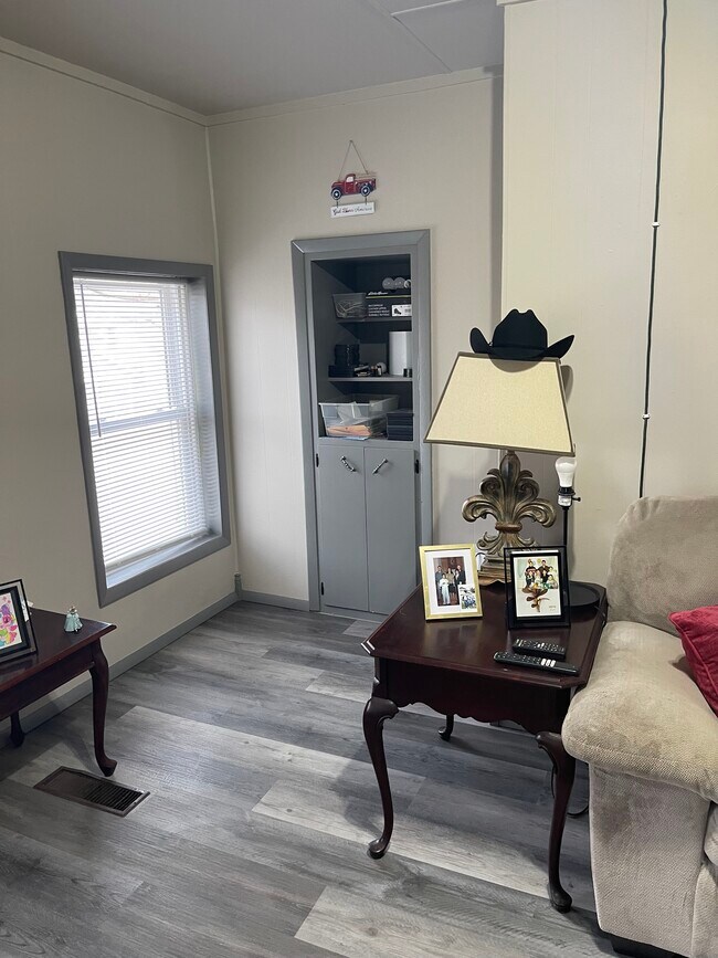 Building Photo - 324 Wilson St