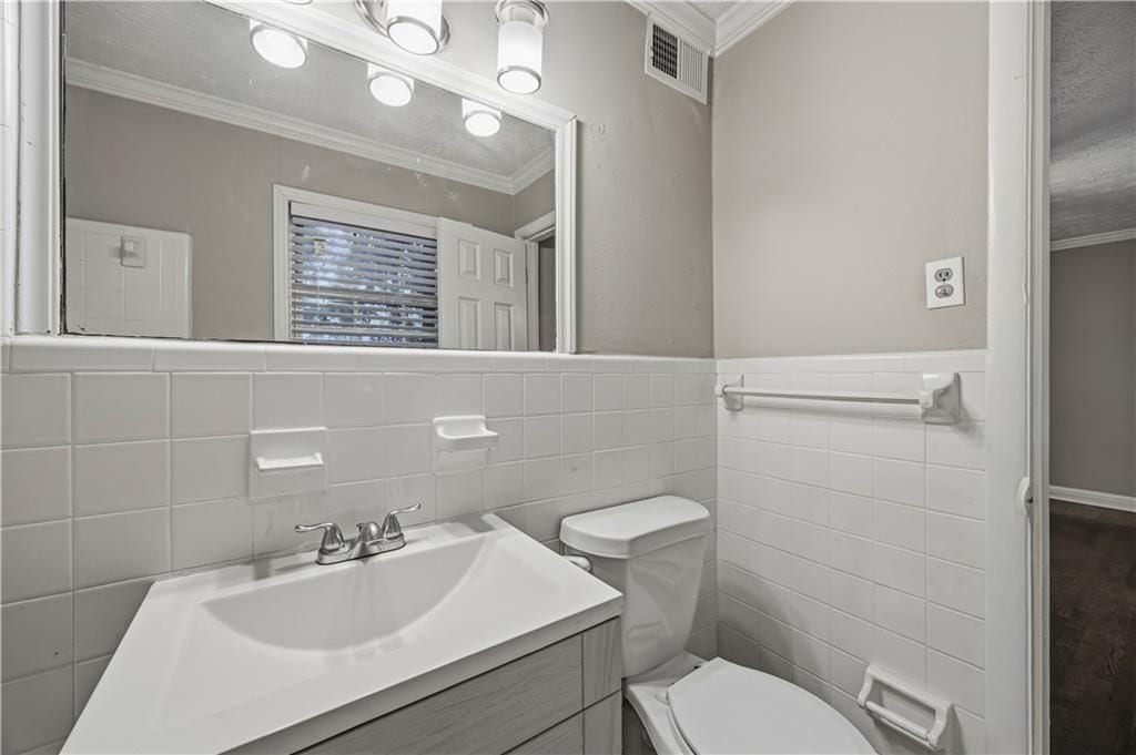 Building Photo - 21 Delmont Dr NE