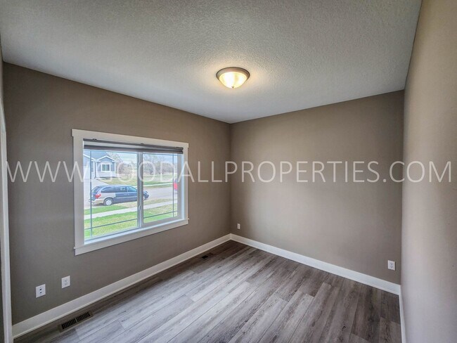 Building Photo - Brand New 4 Bedroom, 3 Bath 3 car garage Home in Waukee with a 3-Car Garage