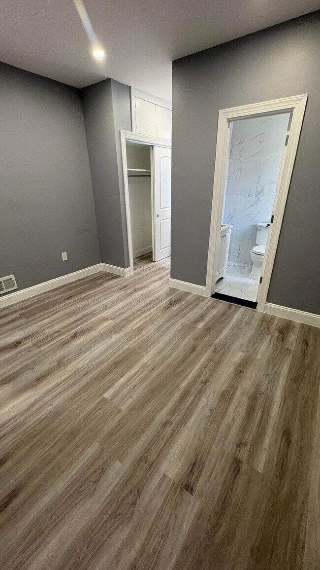 Building Photo - 128 W 30th St