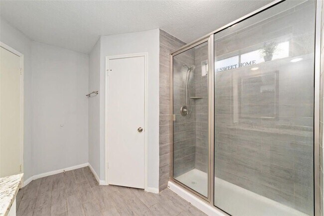 Building Photo - 7107 Plaza Del Sol Dr