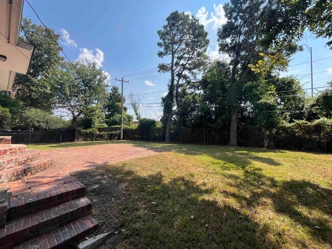 Building Photo - 5037 Woodlark Ave