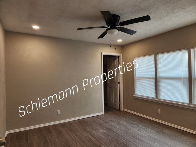 Building Photo - 202 N Getzendaner St