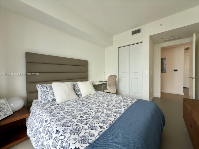 Building Photo - 1600 NE 1st Ave