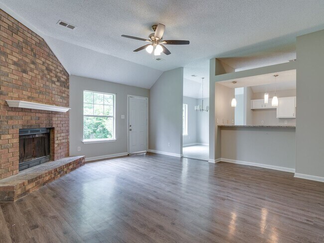 Building Photo - Fully Renovated 3BD/2BA!