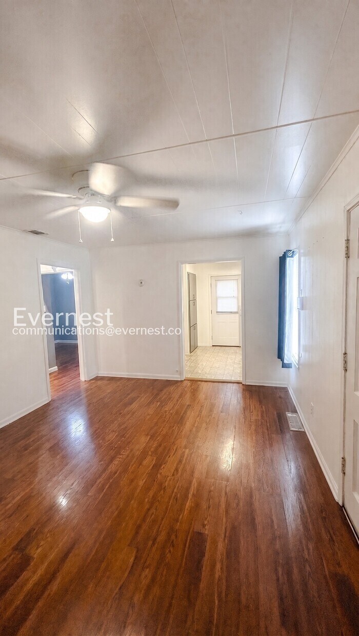 Building Photo - 118 Cravens Ave
