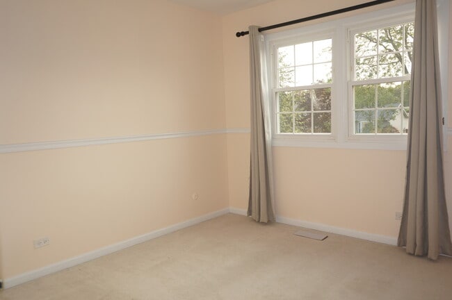 Building Photo - 773 Cardinal Ln