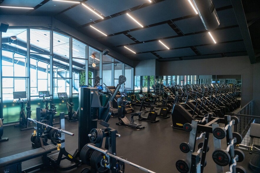 Gym access - 13914 Boyden Way