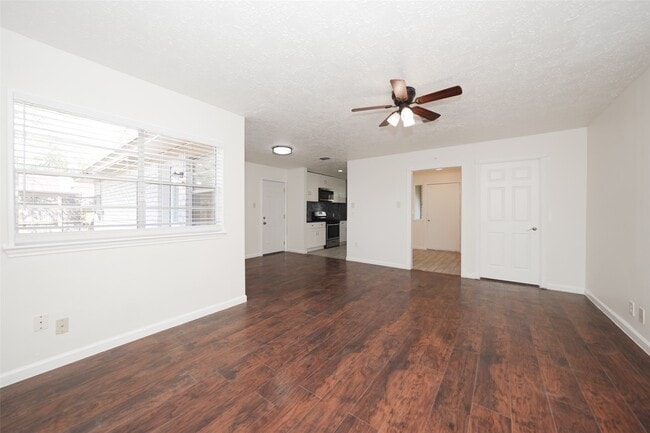 Building Photo - 5375 Little John Ln