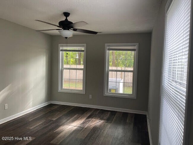 Building Photo - Great two bedroom, two bath duplex in Hunters Creek.