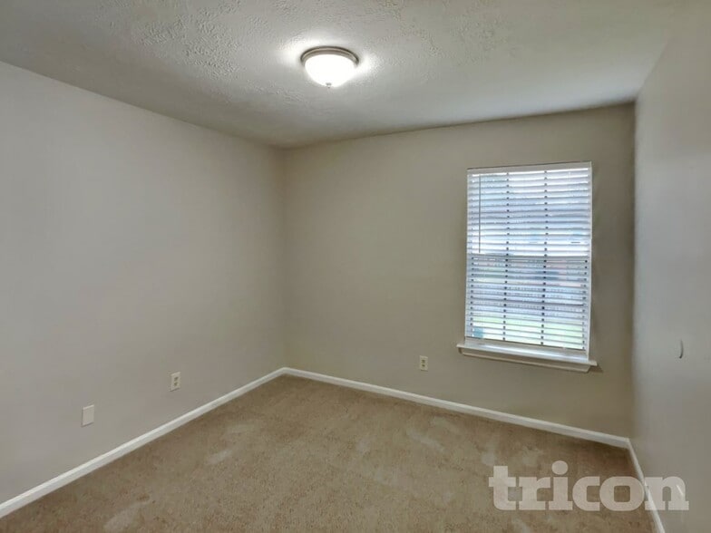 Building Photo - 8111 Silver Fir Dr