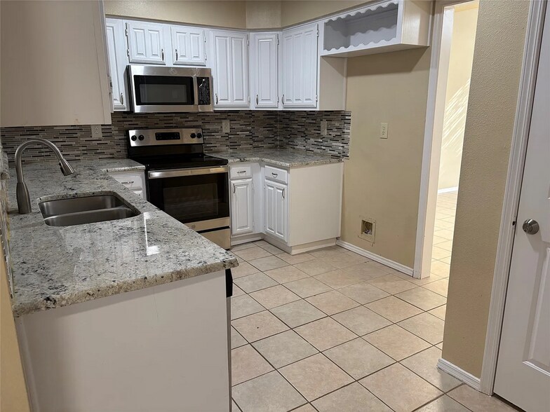 Building Photo - 500 Button Willow Ct