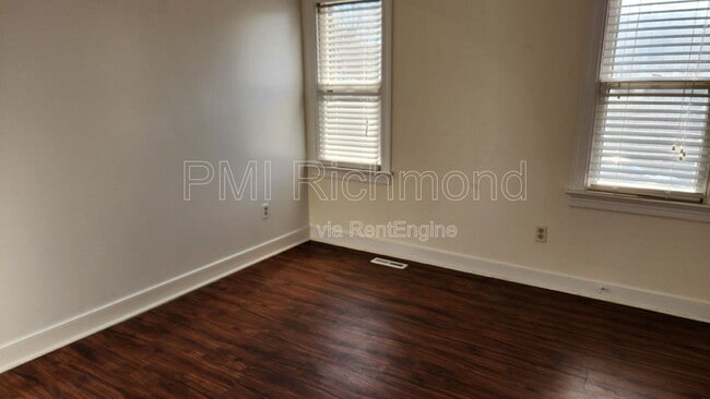 Building Photo - 2018 Cambridge Dr