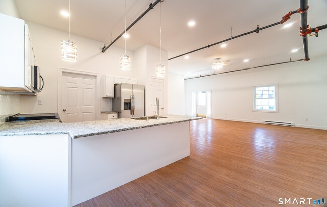 Building Photo - 1154 Poquonnock Rd