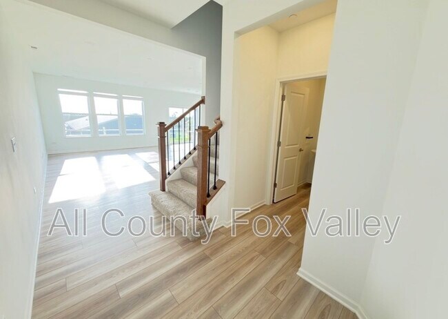 Building Photo - 1135 White Oak Cir