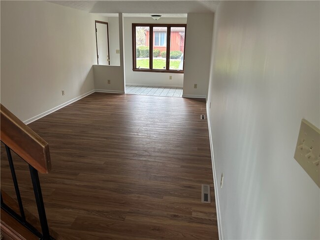 Building Photo - 24 Spring Hill