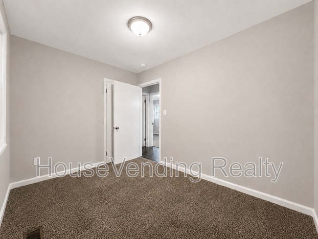 Building Photo - 619 Tarpley St