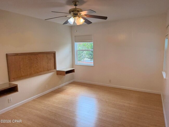 Building Photo - 215 Woodlawn Dr