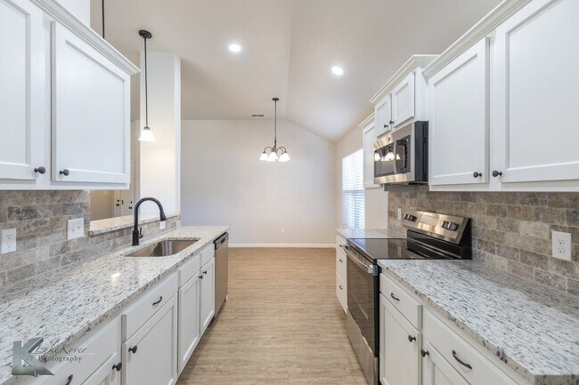 Building Photo - NEW CONSTRUCTION! 3 bed, 2 bath, 2 car garage; ALL KITCHEN APPLIANCES!