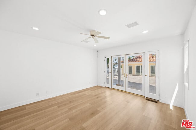 Building Photo - 244 S Almont Dr