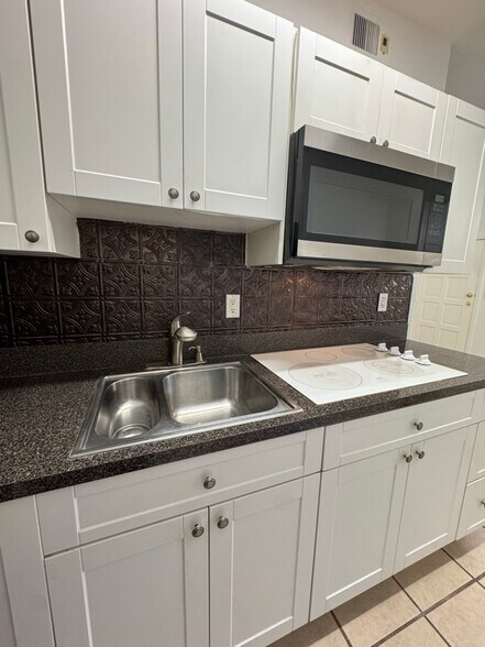 Building Photo - 1715 SW 67th Ct