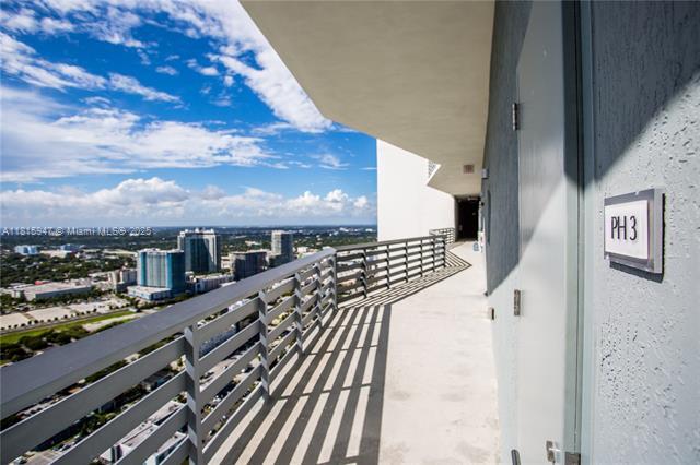 Building Photo - 460 NE 28th St